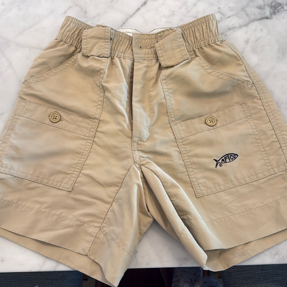 Boys khaki aftco shorts size 24. Guc for mall marks on bum
